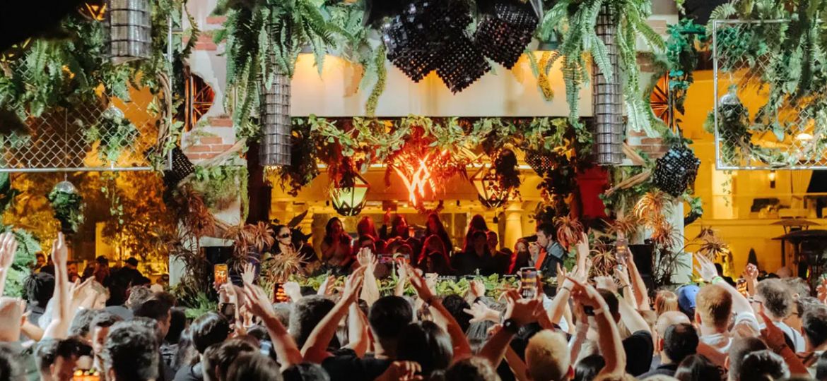 Las Vegas nightclub crowd and atmosphere