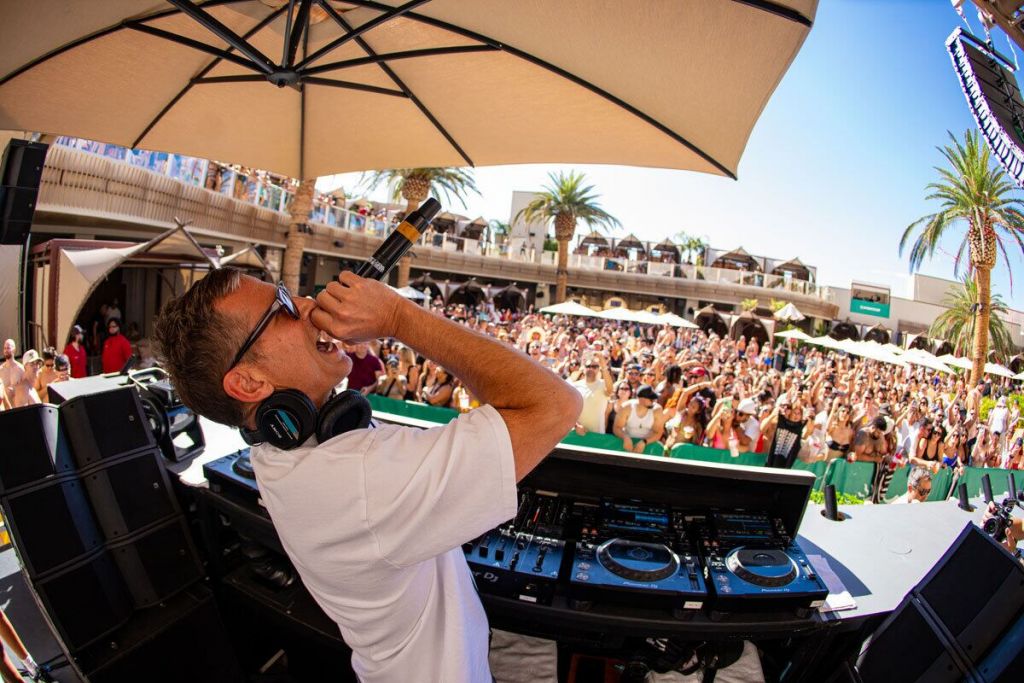 Pool, stage and tropical setting at Ayu Dayclub