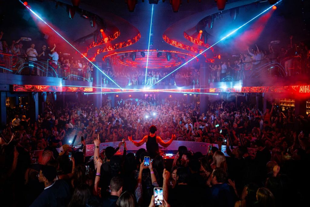 Headline performance at LIV Nightclub Las Vegas