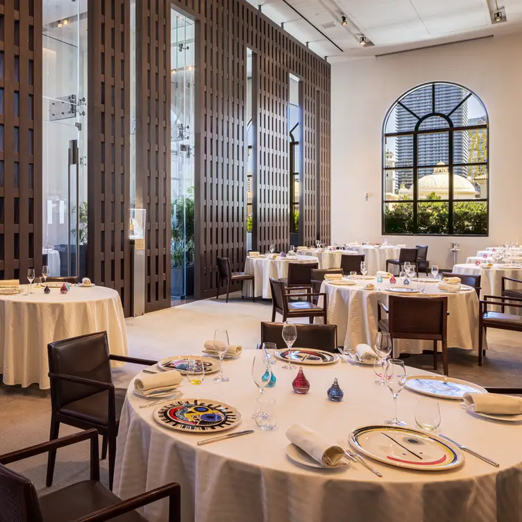 Caesars Palace’s Guy Savoy Reclaims Its Place at the Top of the Las Vegas Dining Landscape