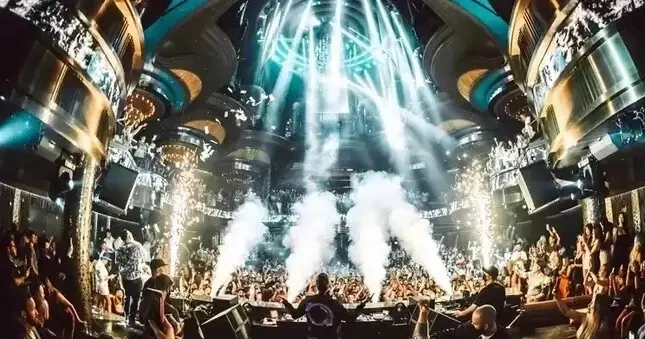 Vegas Club Crawl nightlife experience by Turnt Up Tours