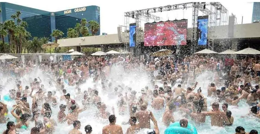 Vegas Pool Crawl dayclub experience by Turnt Up Tours