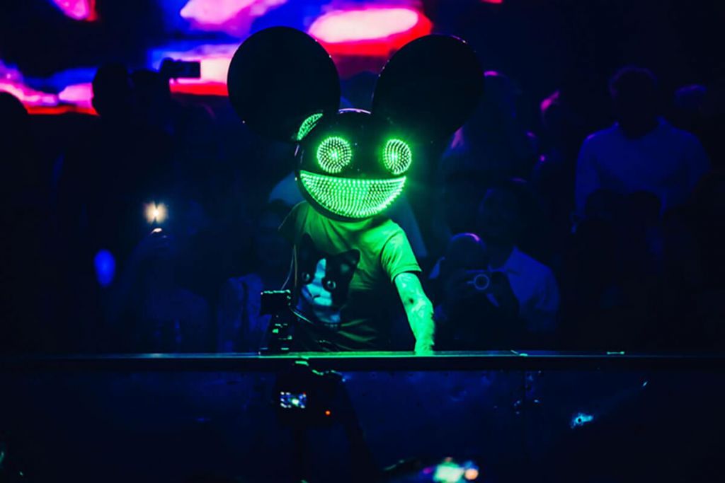 Crowd and stage at Zouk Nightclub in Las Vegas